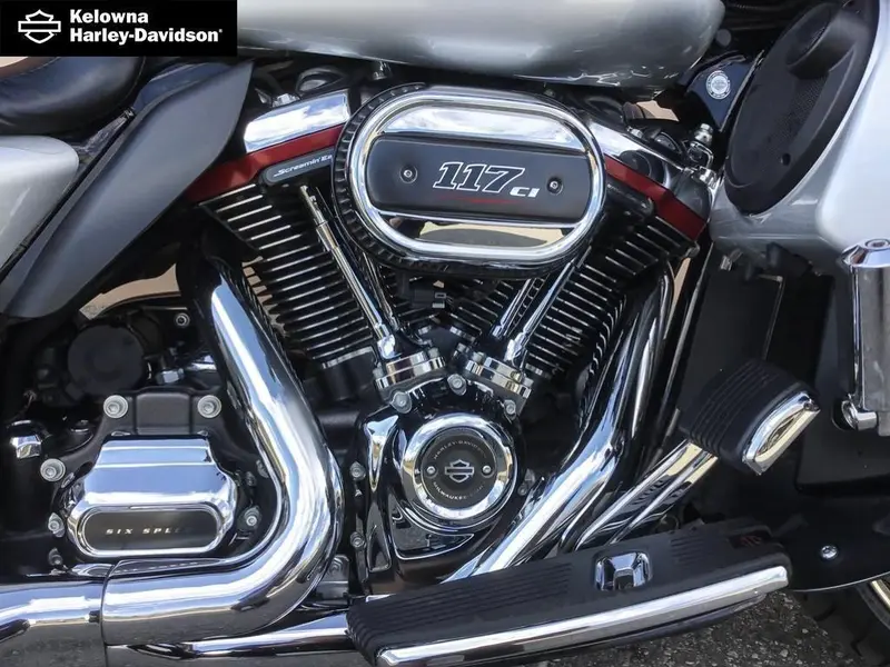 2019 Harley-Davidson FLHXSE - CVO™ Street Glide® thumbnail 11