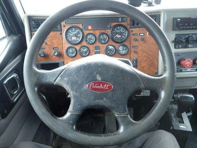 Peterbilt 335 2009