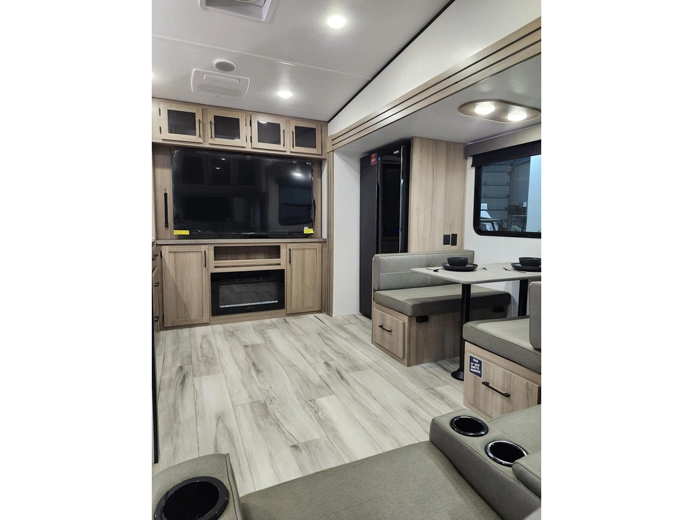 Keystone Rv Coleman 2400 Rex 2026 alt