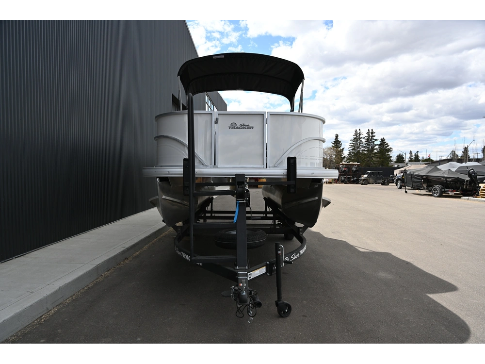 2026 Sun Tracker Party Barge 16 Dlx 50elpt 4s alt