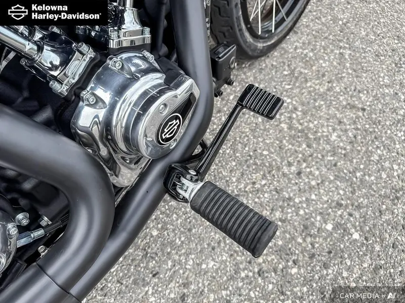 2025 Harley-Davidson FXBB - Street Bob® thumbnail 17