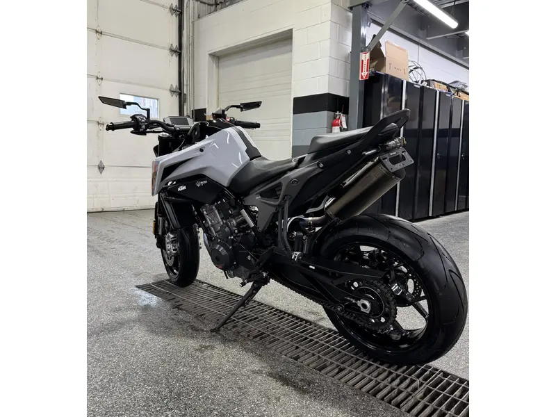 2024 KTM DUKE 790 thumbnail 5