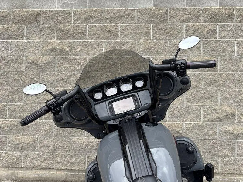 2018 Harley-Davidson FLHXSE - CVO™ Street Glide® thumbnail 13