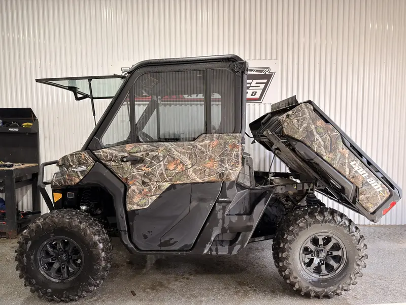 2025 Can-Am DEFENDER HD10 LIMITED CAB MOSSY OAK **BAS KILOMÉTRAGE!!** thumbnail 3