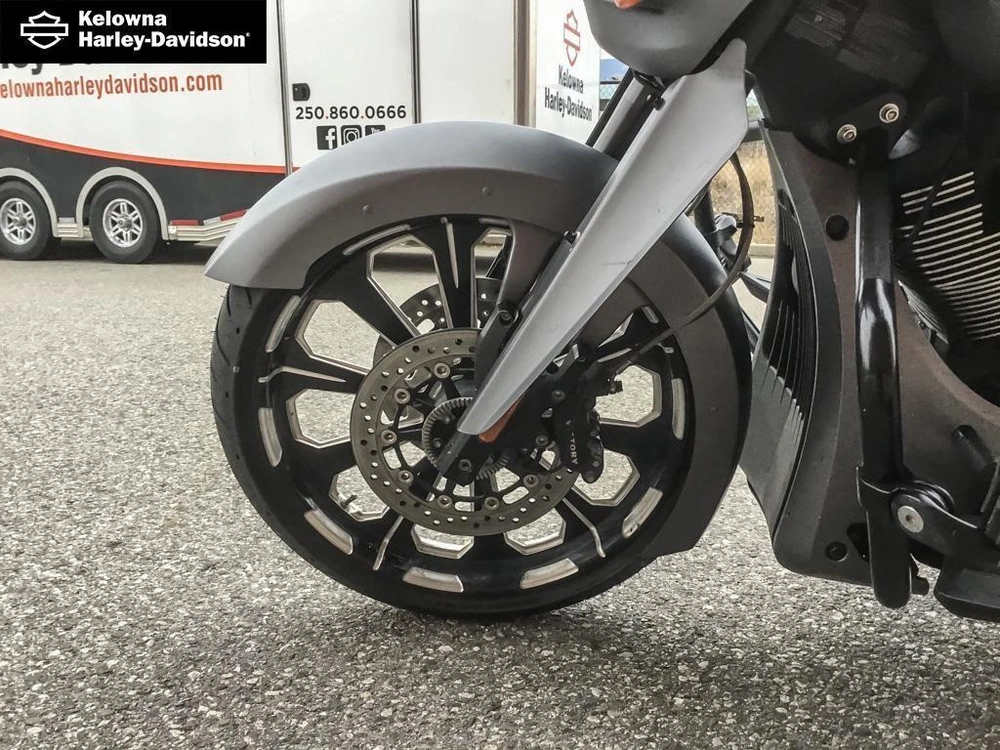 2016 Victory Motorcycles Magnum X-1 Stealth Edition alt