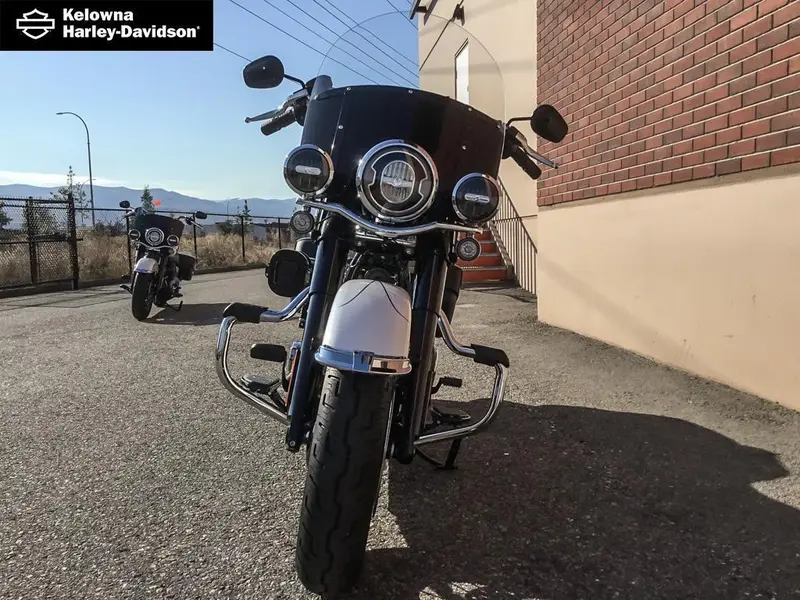 2025 Harley-Davidson FLHC - Heritage Classic thumbnail 2