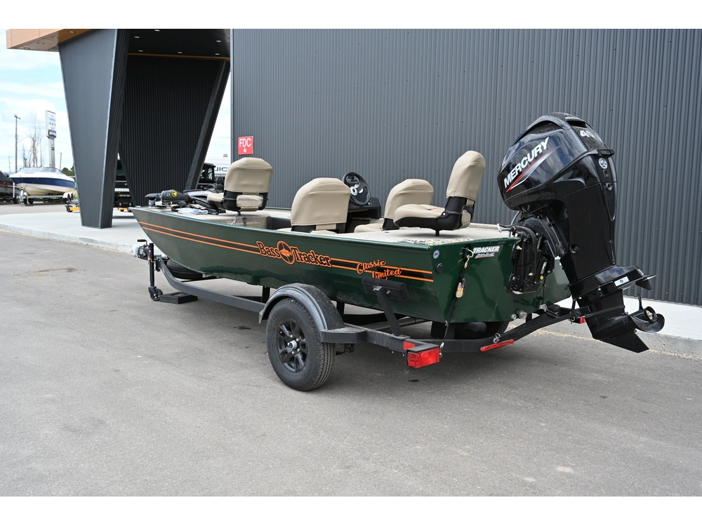 2026 Tracker Bass Tracker Classic Special Edition 40 Elpt Four Stroke alt