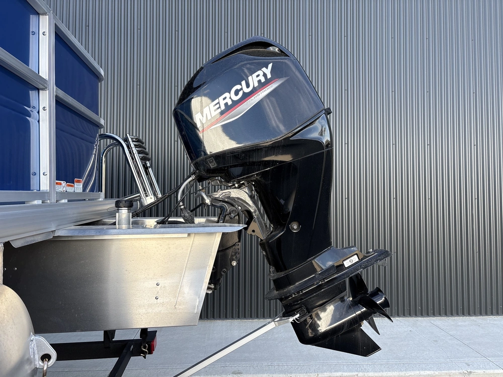 2026 Sun Tracker Party Barge® 18 Dlx-b086947 60 Elpt Four Stroke alt