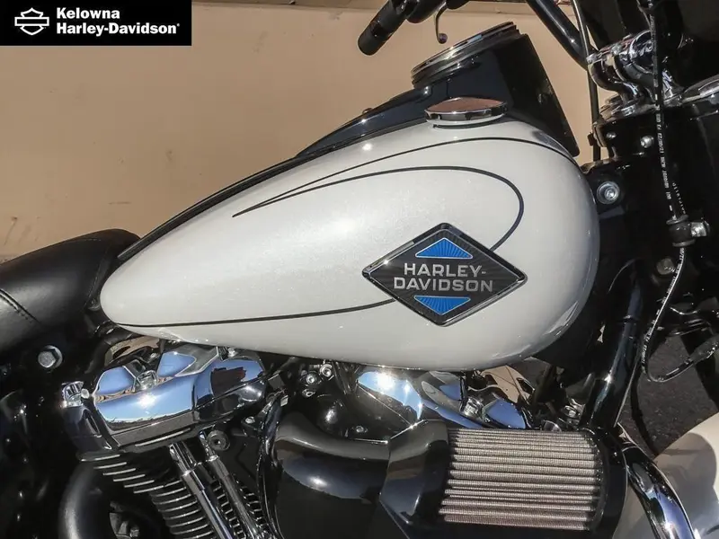 2025 Harley-Davidson FLHC - Heritage Classic thumbnail 9