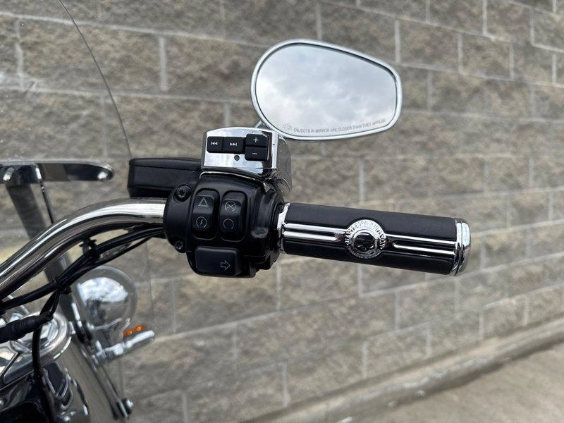 2018 Harley-davidson Flde - Softail Deluxe alt