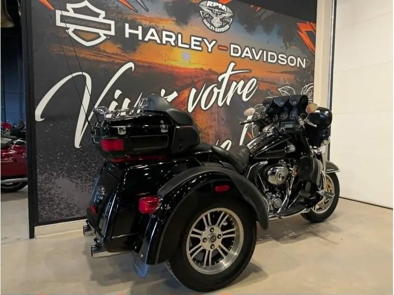 2013 Harley-Davidson Trike Tri Glide Ultra FLHTCUTG thumbnail 3
