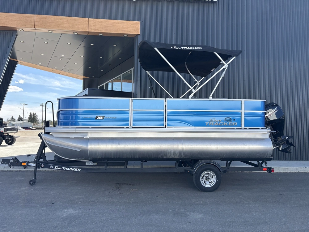 2026 Sun Tracker Party Barge® 18 Dlx-b086947 60 Elpt Four Stroke alt