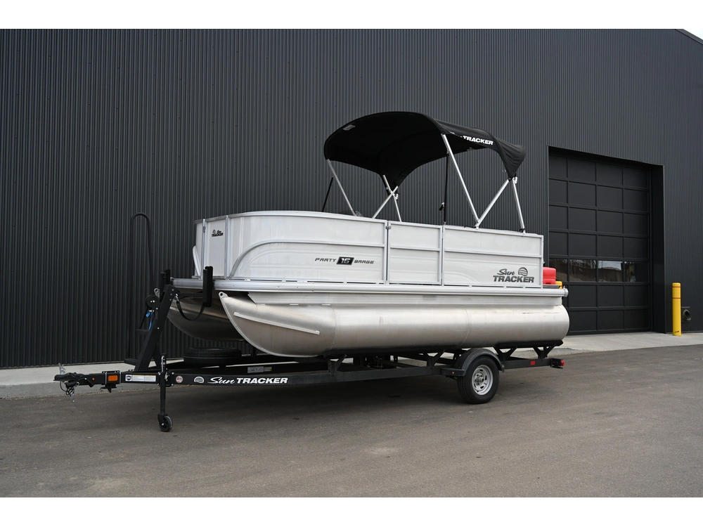 2026 Sun Tracker Party Barge 16 Dlx 50elpt 4s alt