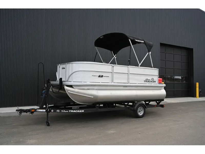 2026 Sun Tracker PARTY BARGE 16 DLX 50ELPT 4S