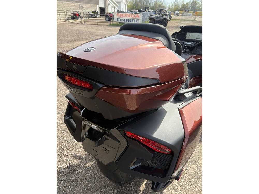 2026 Spyder Rt Sts Se6 alt