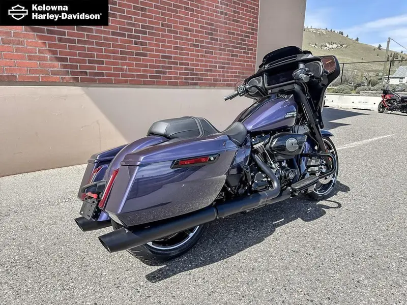 2026 Harley-Davidson FLHX - Street Glide® thumbnail 4
