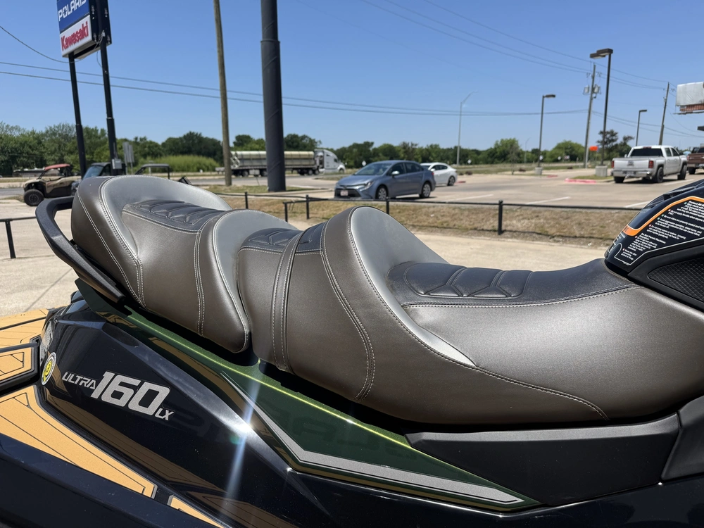 2025 Kawasaki Jet Ski Ultra 160lx alt