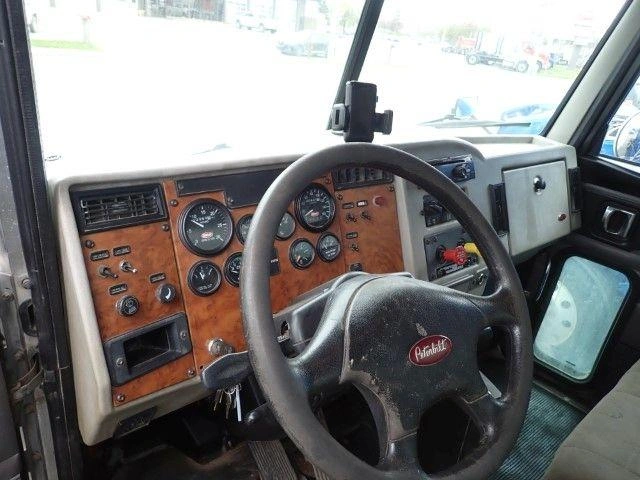 Peterbilt 335 2009