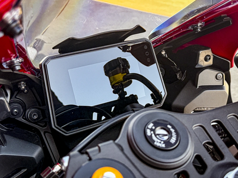 2026 Yamaha R7 alt