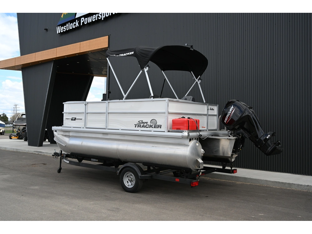 2026 Sun Tracker Party Barge 16 Dlx 50elpt 4s alt
