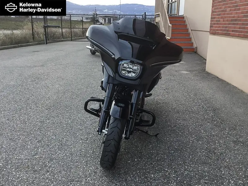 2026 Harley-Davidson FLHX - Street Glide® thumbnail 2