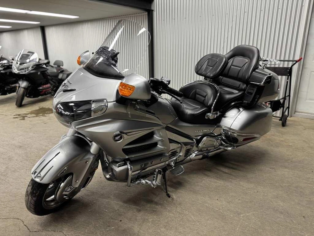 Honda Gold Wing Tour 2015 alt