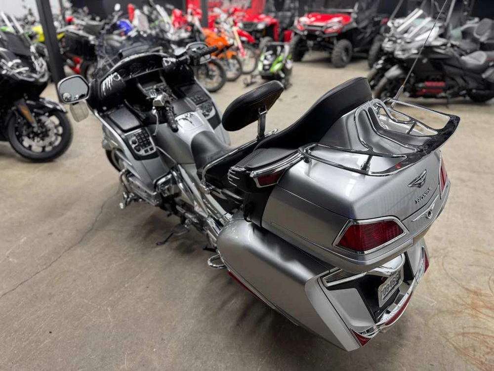 Honda Gold Wing Tour 2015 alt