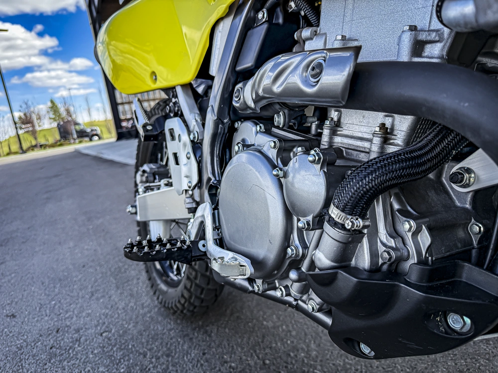2023 Suzuki Dr-z400s alt