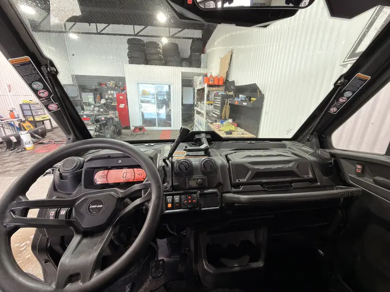 2025 Can-Am DEFENDER HD10 LIMITED CAB MOSSY OAK **BAS KILOMÉTRAGE!!** thumbnail 17