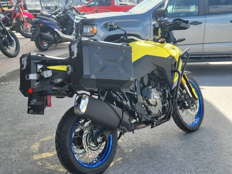 2026 Suzuki 2025 V-strom 800de alt