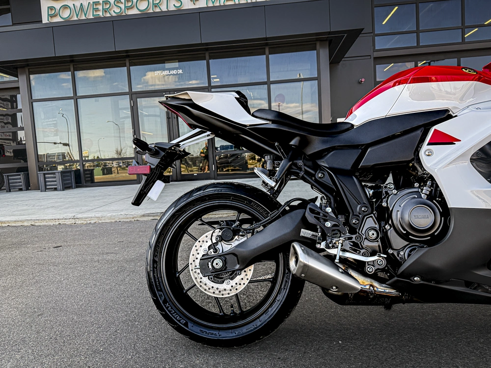 2026 Yamaha R7 alt