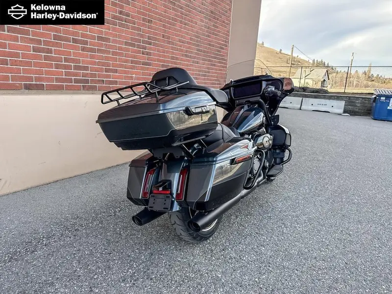 2025 Harley-Davidson FLHXU - Street Glide® Ultra thumbnail 4