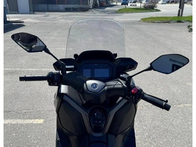 Yamaha Xmax 2025 alt