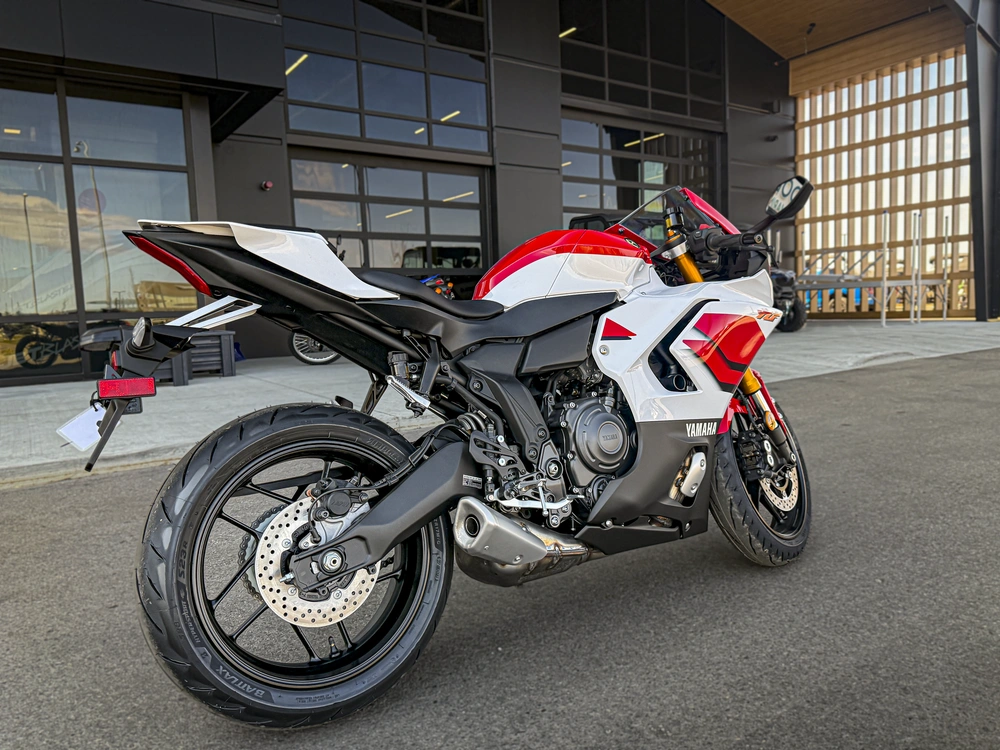 2026 Yamaha R7 alt