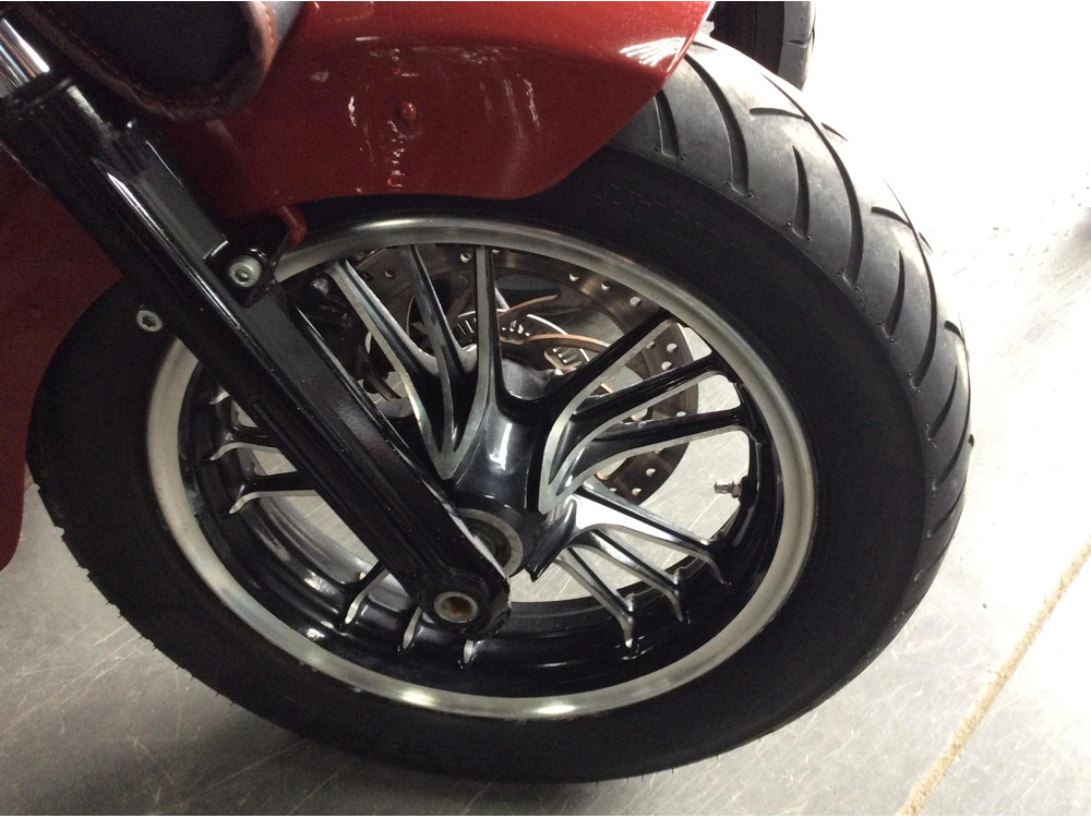 2016 Indian Motorcycle Scout Bobber Tweety alt
