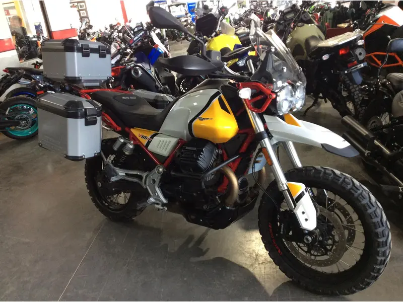 2020 Moto Guzzi V85TT ADVENTURE thumbnail 2