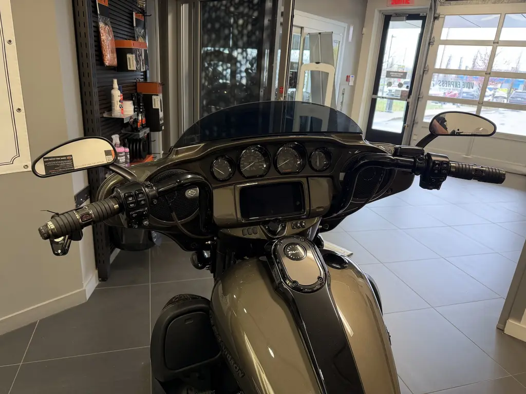 2021 Harley-Davidson CVO Street Glide FLHXSEFLHXSE