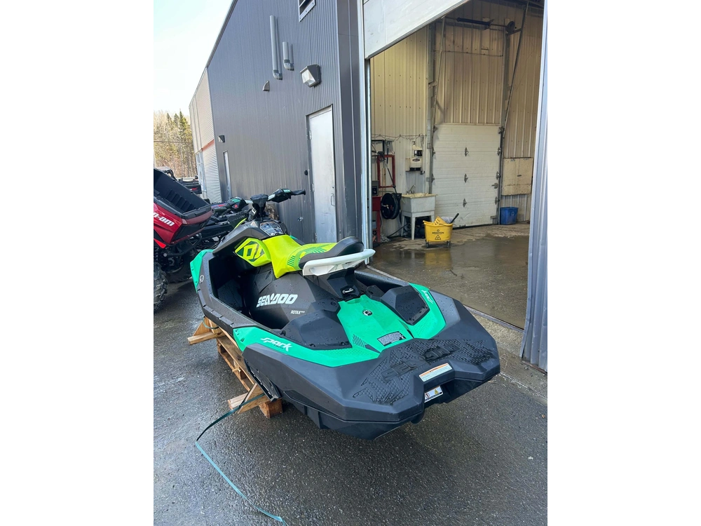 Can-am Spark Trixx 2021 alt