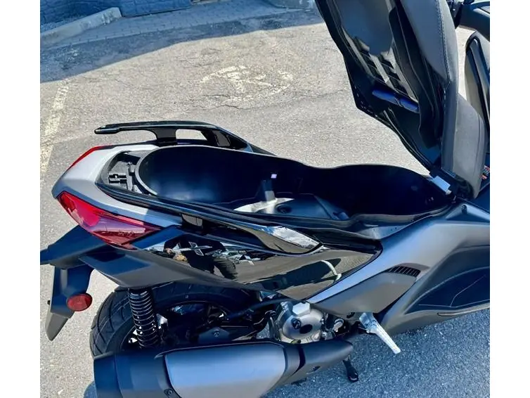 2025 Yamaha XMAX thumbnail 15