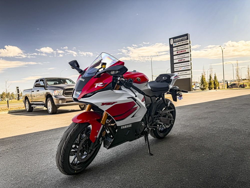 2026 Yamaha R7 alt