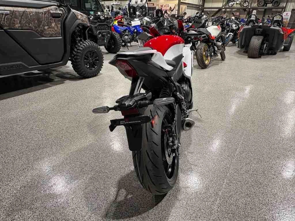 Yamaha Yzf-r7 70e Anniversaire 2026 alt