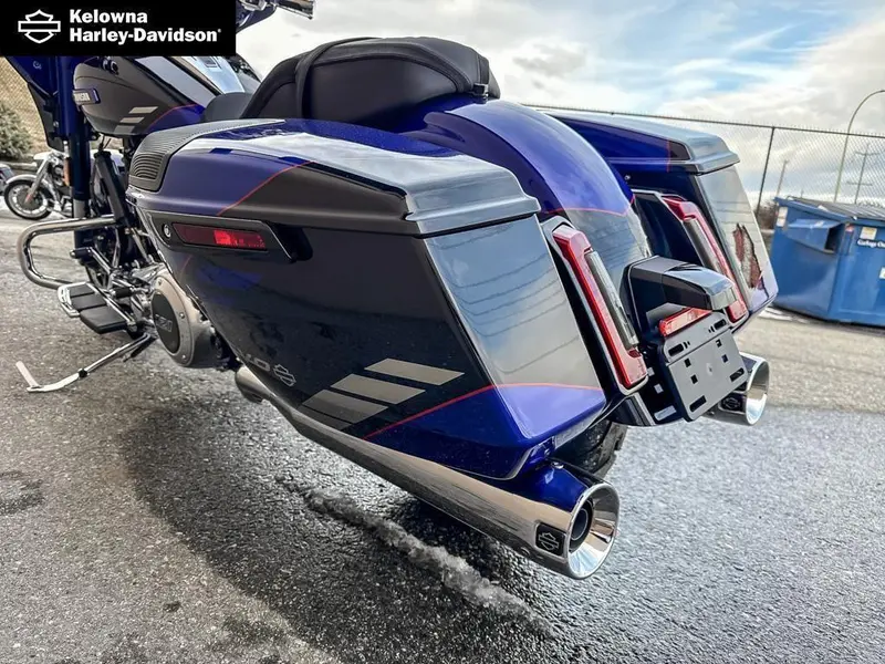 2025 Harley-Davidson FLHXSE - CVO™ Street Glide™ thumbnail 21