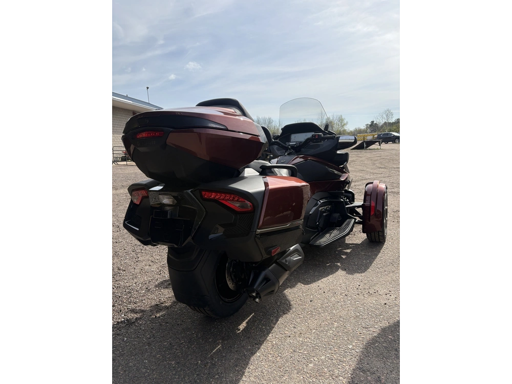 2026 Spyder Rt Sts Se6 alt