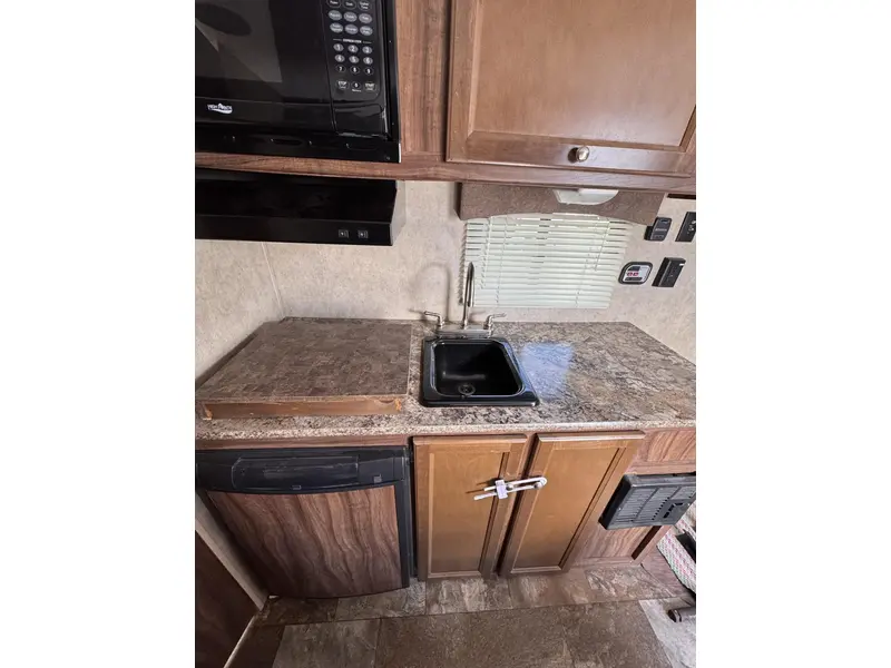 2016 COACHMEN CLIPPER 17FQ