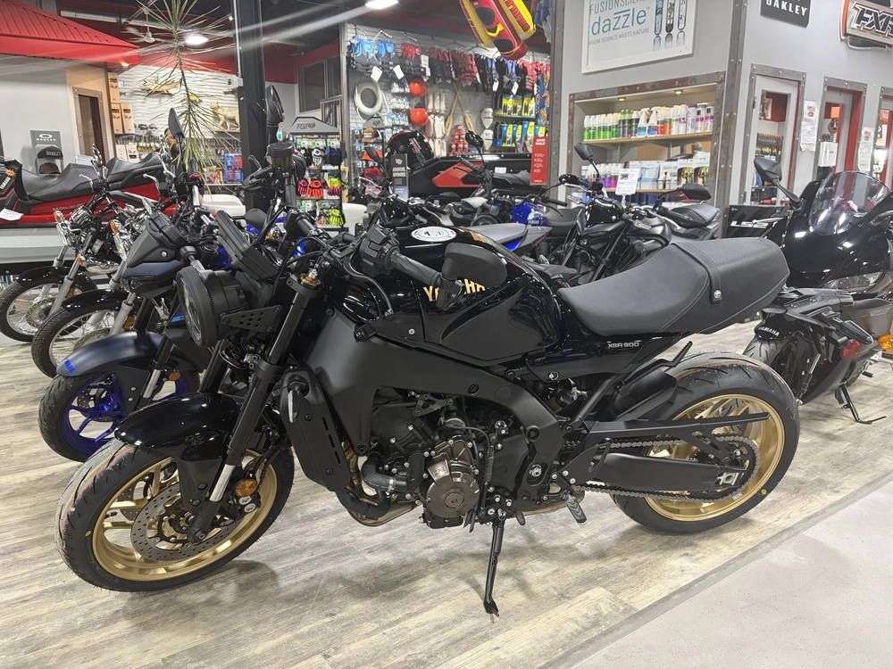 2026 Yamaha Xsr900 Raven alt