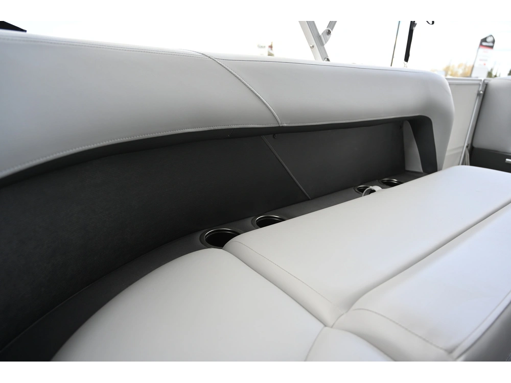 2026 Sun Tracker Party Barge 16 Dlx 50elpt 4s alt