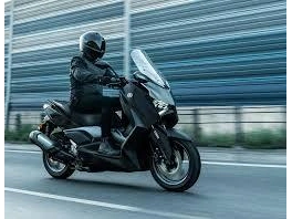 2026 Yamaha Xmax Midnight Black alt