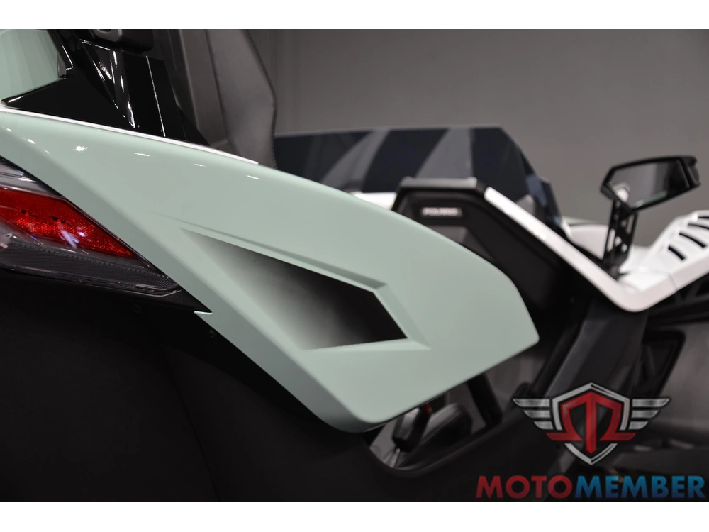 2026 Slingshot R Autodrive alt