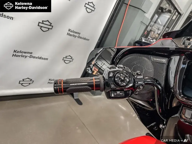 2024 Harley-Davidson FLHXSE - CVO™ Street Glide™ thumbnail 15