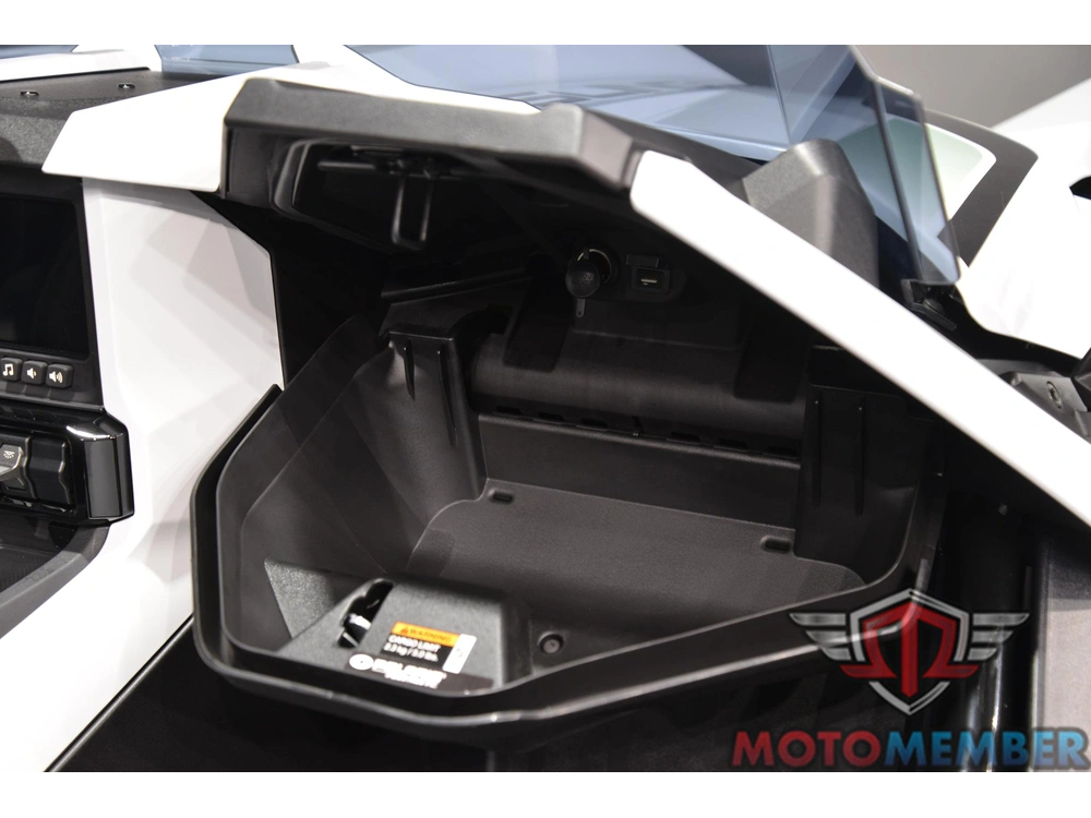 2026 Slingshot R Autodrive alt